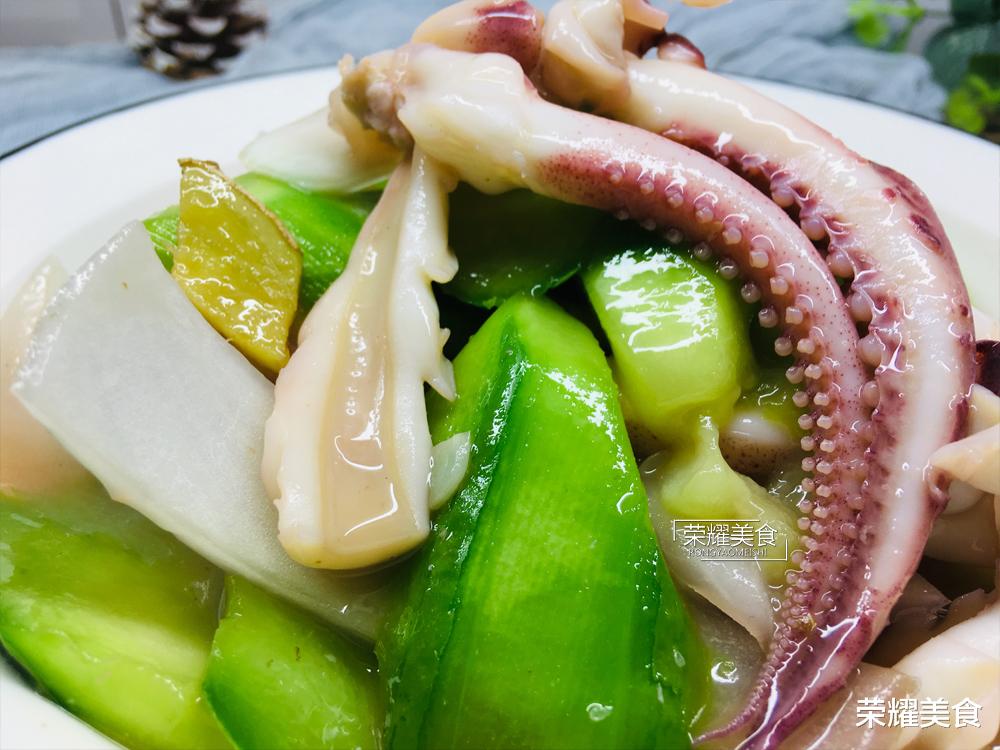 鲜鱿炒丝瓜