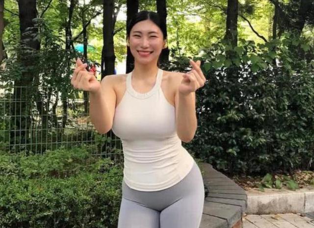 咸素媛|42岁阿姨倒追25岁小鲜肉，婚后生下双胞胎，与老公看似同龄人