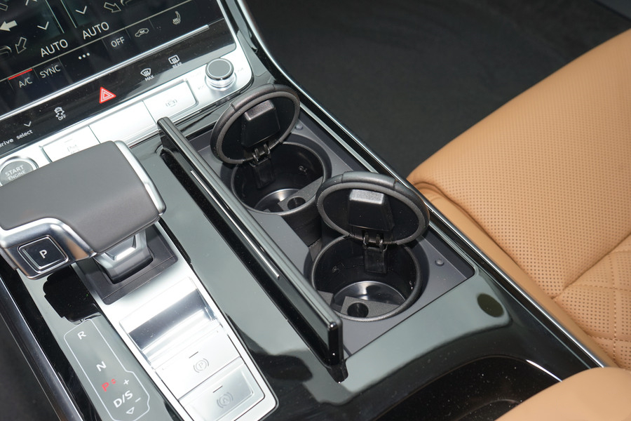 奥迪A8|奥迪终于认输了，降价22.98万，3.0T配8AT，还看啥7系