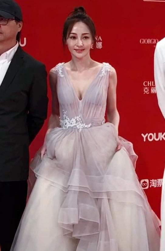 姚笛|他与姚笛同床共枕7年,却因没钱买房无奈分手,现在红得发紫身家上亿