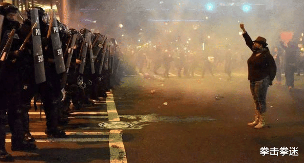 特朗普|特朗普命令士兵开火闯大祸：街头激烈交火，此刻各大州像战场