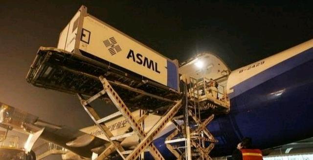 程序员|上海微电子刚突破光刻机技术，荷兰马上降价，华为的突破之路艰难