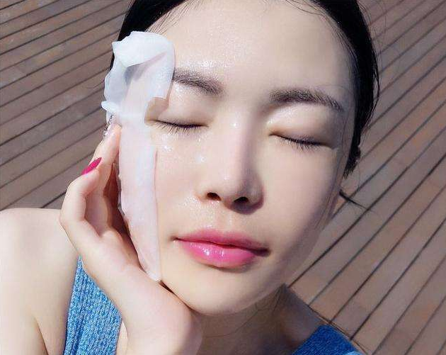 面膜|敷完面膜，脸上多余的“精华”真的要洗？还有人不听劝，难怪烂脸