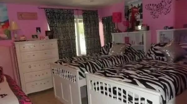 晒晒王宝强在美国的豪宅，周围都是荒无人烟，装修是80年代风格