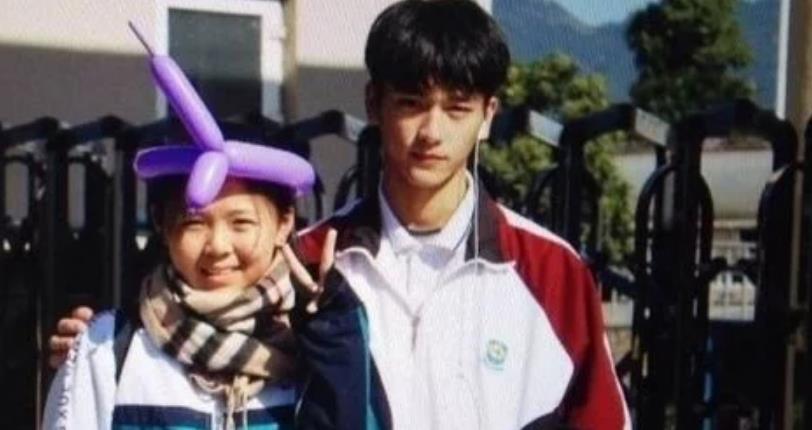 陈赫|还记得因毕业照走红的现实版“肖奈”和贝微微吗?4年后成了这样