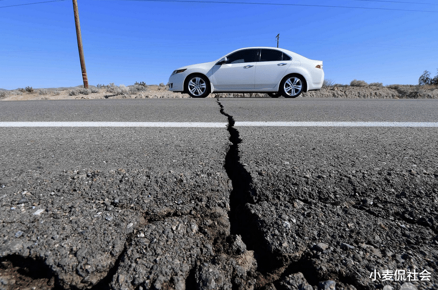 [美国]北京时间6月7日20时，美国传来悲惨噩耗，数十万人连夜逃离！