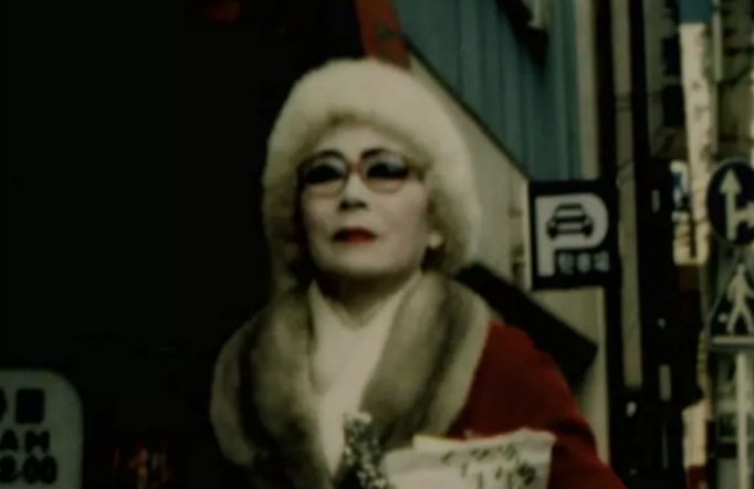 『日本』日本一站街女，74岁仍在揽客，知情人：她在等一个永远等不来的人