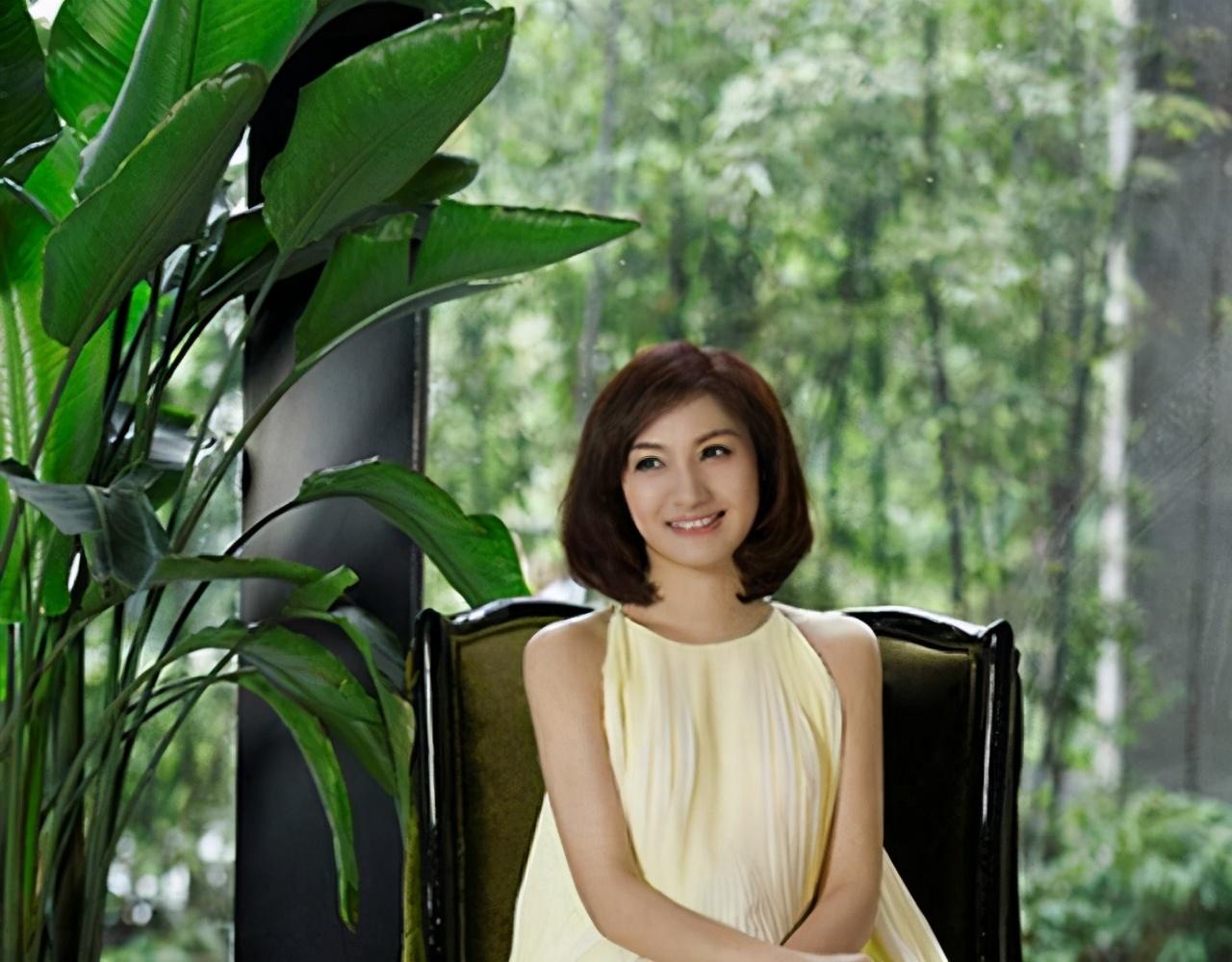 梁艺|突发意外！著名主持人化妆时后背突然剧烈疼痛，5分钟内全身瘫痪