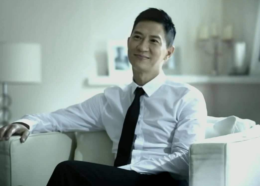 「演艺圈」这5位香港明星真的是警察，最后一位还是“警花”，没想到吧