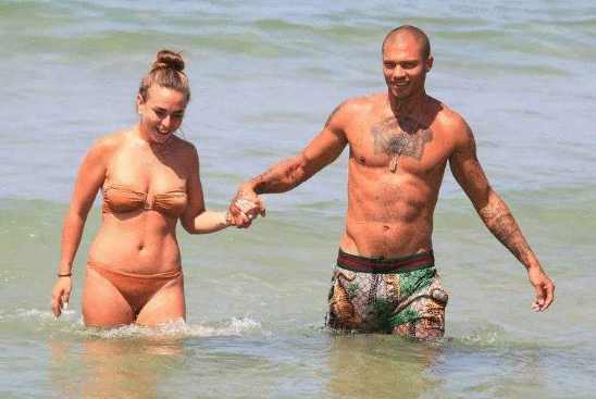 【美国】美国“最牛”囚犯，因狱照走上人生巅峰，长得帅真的可以为所欲为