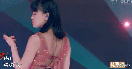 姐姐|比黄圣依还作的女星我见识了！雪藏13年凭“骚”出圈，却被29位姐姐宠上天?