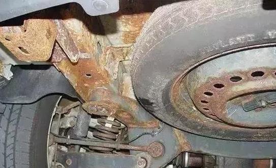 【新车】被央视315点名批评的3款“生锈王”，车身多处生锈腐烂，后悔死了