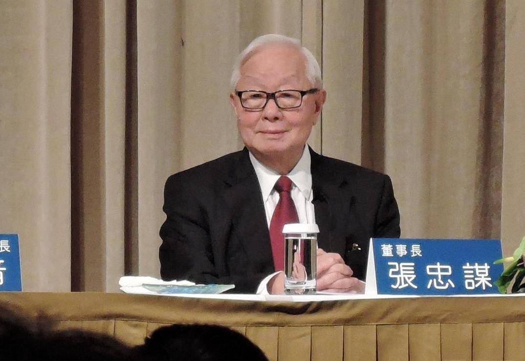 『华为』比肩华为的中国科技巨头,创始人56岁创业,70岁娶了郭台铭的表姐