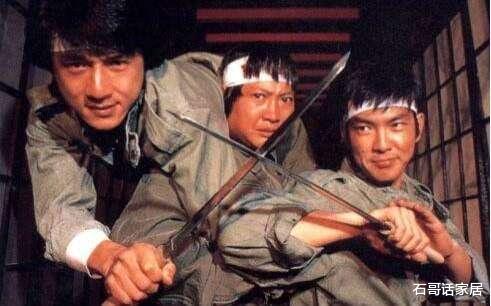 成龙|成龙自曝：当年黑帮来了50人找我麻烦，只有一人帮我，这辈子任他欺负！