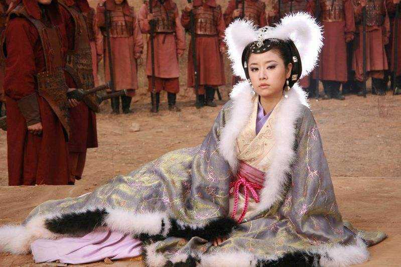 妲己|迪丽热巴被嘲“太保守”不能演妲己，照片流出后，全网皆遭打脸！
