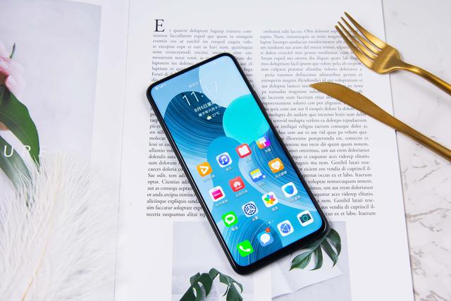 荣耀x10|90Hz屏幕+5G手机不到两千块就能入手！荣耀X10表现究竟如何？