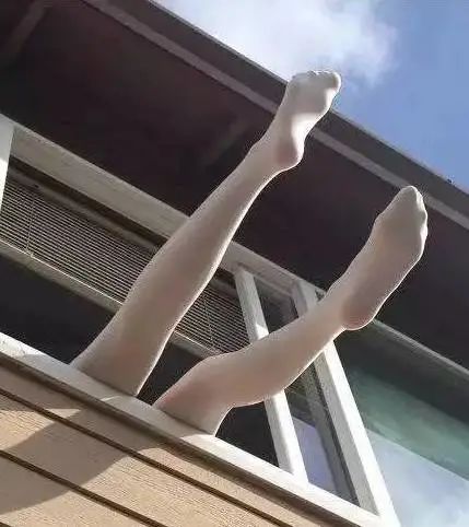 时尚炫点 楼上的邻居每到了晴天，就会晒奇奇怪怪的东西……