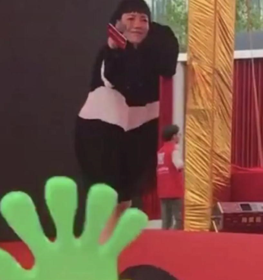 「吴莫愁」曾因中国好声音一曲成名,名动一时,现今沦落为靠跑小商演养活自己