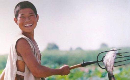 30岁嘎子遇到27岁英子,时隔15年"再相聚",长相变化"堪称整容"!