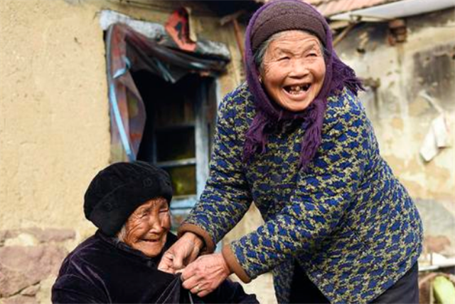 为什么亲人去世后,要烧掉生前的衣服?并不只是迷信!