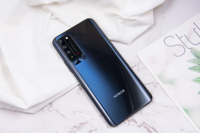 荣耀x10|90Hz屏幕+5G手机不到两千块就能入手！荣耀X10表现究竟如何？