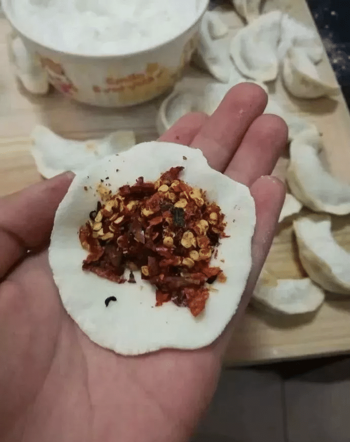  “逗了一会狗身上就出现黑点，这是啥玩意？”心态要崩了...