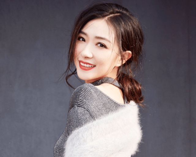 |她“演啥都扑街”，最后只能靠拍广告赚钱，网友们：喝凉水都能塞牙