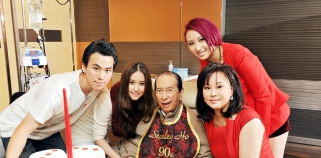 何鸿燊|他能勒索李嘉诚10个亿,却败给了赌王何鸿燊!为此还搭上了自己