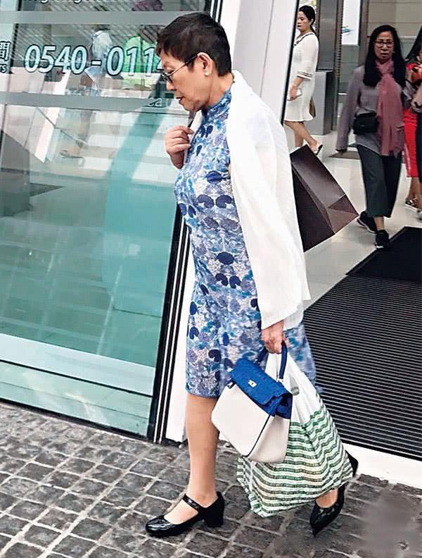 周星驰|前员工受访曝周星驰隐私，星爷可能一直单身但外出需有人陪着睡