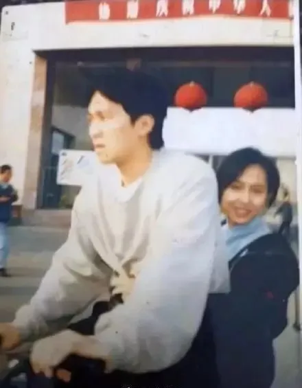 张柏芝|媒体爆料周星驰张柏芝疑似已经结婚了？网友们纷纷表示，难道是真的