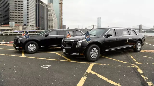 「美国」“立刻下台！”特朗普门前被放数具裹尸，举牌抗议叫特朗普立刻下台！