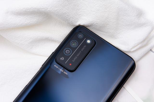 荣耀x10|90Hz屏幕+5G手机不到两千块就能入手！荣耀X10表现究竟如何？