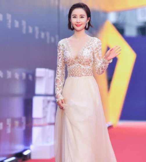 女人味|她才是“顶级的美人儿”，到底有多撩人？如今32岁女人味十足！