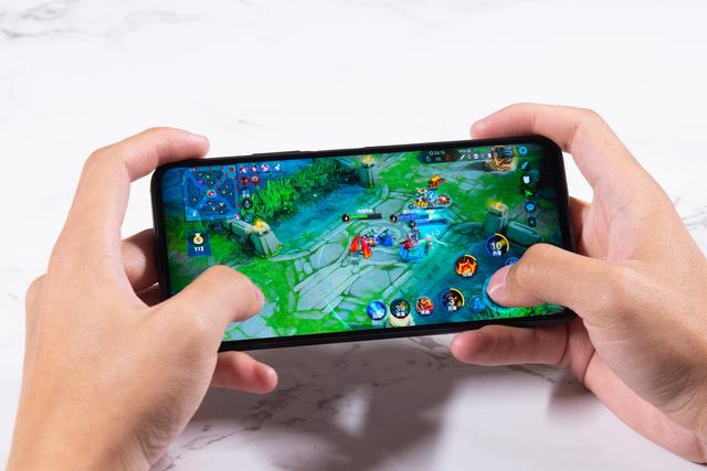 荣耀x10|90Hz屏幕+5G手机不到两千块就能入手！荣耀X10表现究竟如何？