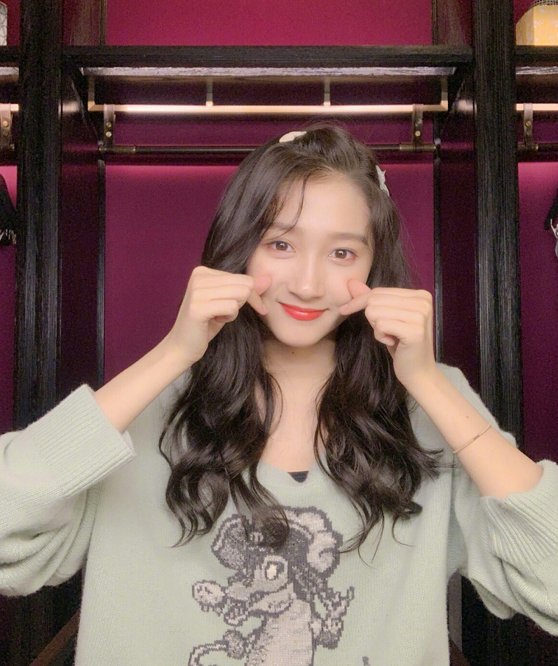 关晓彤|当年关晓彤拍摄的“卫生棉”广告，未P图遭曝光，原来鹿晗好这口？