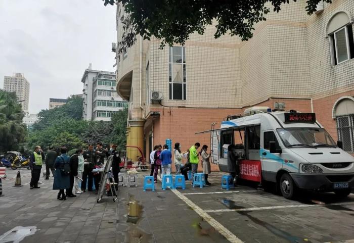 民生警务|民生警务丨沙坪坝车管所上门服务新桥医院