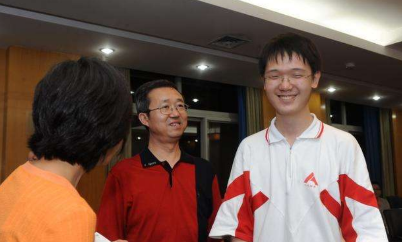 清华大学|高考703分，被国外11所名流大学拒绝，无奈上了清华！毕业后，四字回复