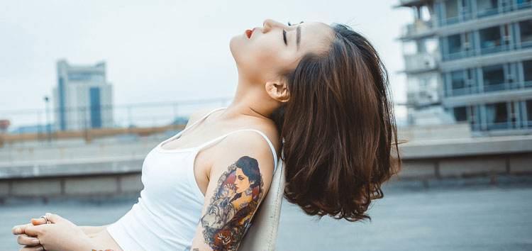 金·卡戴珊|法国模特不着寸缕秀纹身，马赛克遮掩下，是场审美历史的讨论