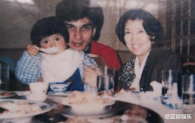 杂志|Baby第一次见到农村厕所，脱口而出3个字: 教养是装不出来的