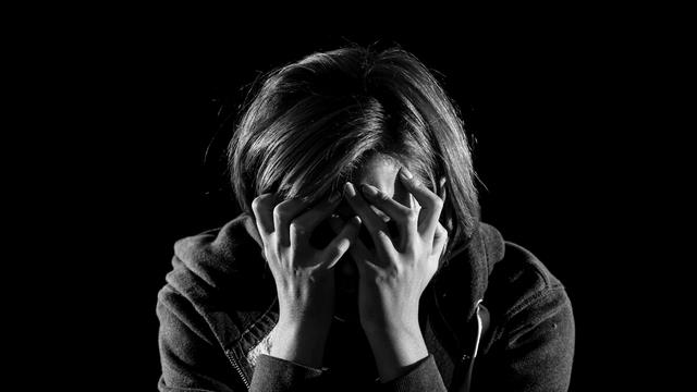 为什么重度抑郁症患者,可以表现得跟正常人一样?