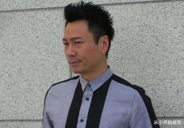 黎耀祥|黎耀祥抛弃相恋11年发妻，转身娶了梁耀莲，坦言：感情中没有对错