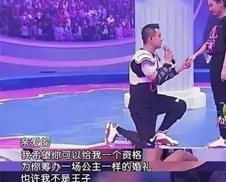 「李响」那个被李响三次求婚不松口，把郑凯当备胎的主持人，如今怎么样了