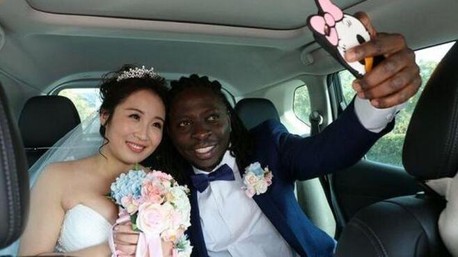 「英国」为何英国美女宁愿嫁黑人，也不嫁中国男性？只因这一“生理缺陷”