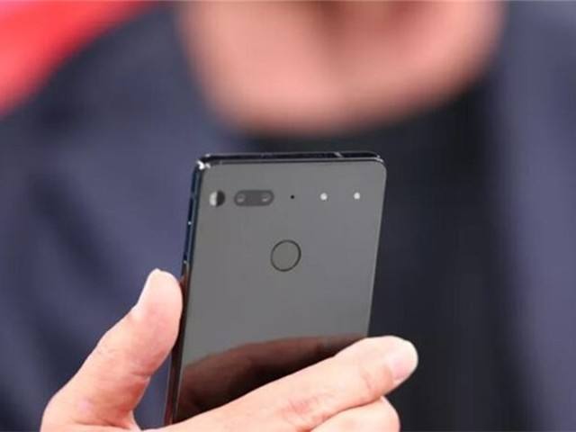 带货■董明珠抖音直播才卖23万，为何在快手3个小时卖出3.1亿？