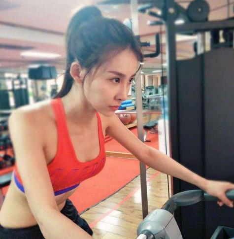 王思聪|自曝送导演安全裤，被王思聪手撕成18线女艺人，今沦落成这个德行！