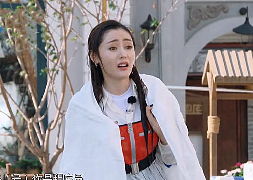 唐国强|张天爱与杨颖身高都是168cm，当俩人站在一起时，网友炸锅！