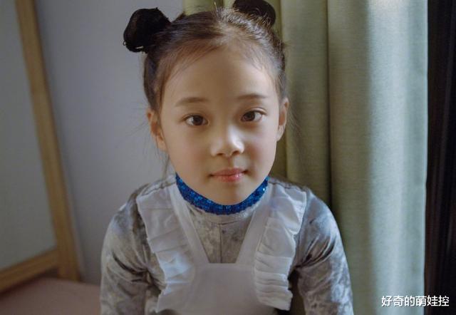 |有种“基因”叫梅婷，7岁女儿越长越美，黑眼圈都跟妈妈如出一辙