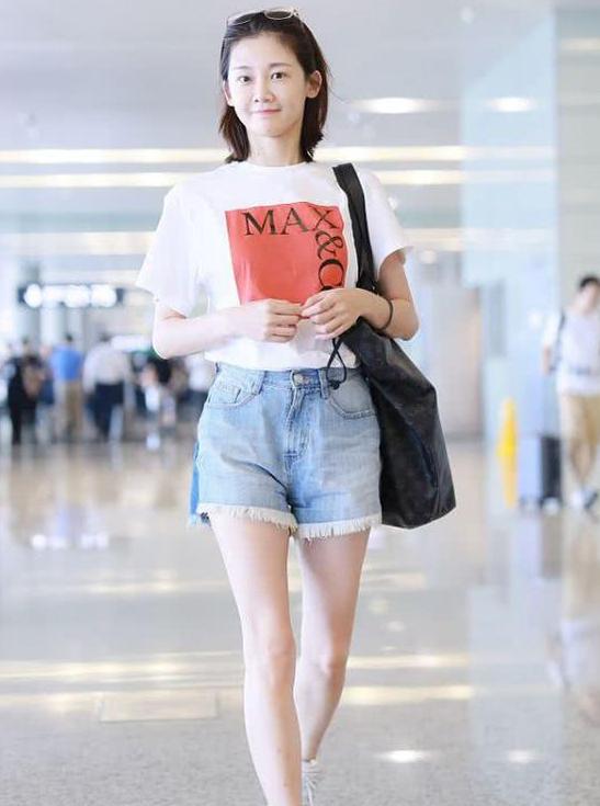 「苗苗」郑恺为何选择与苗苗结婚？看她的机场照，颜值高果然选对了人