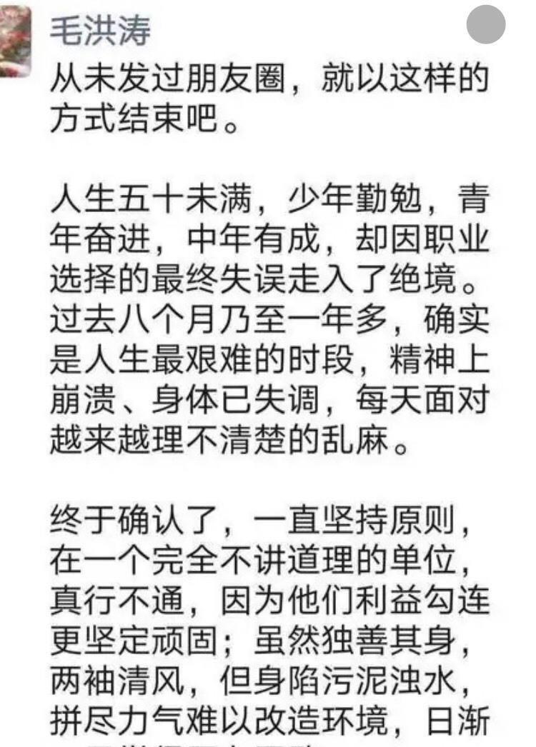 王清远|成都大学校长王清远，毕业典礼被美女毕业生当众献吻，有图有真相