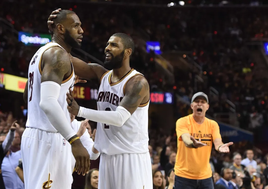 凯里·欧文|全美炸翻天！欧文疯了吧？自称主帅+内涵老詹！KD却把他给卖了